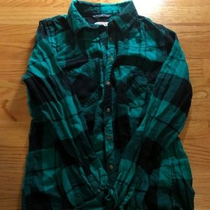 BLACK AND GREEN FLANNEL